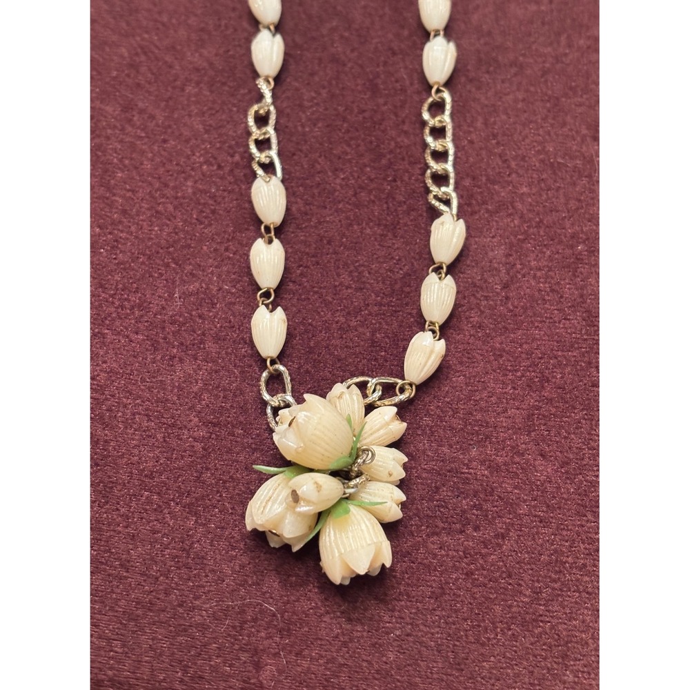 Vintage Hong Kong Cream Floral Bud Cluster Necklace Silver Tone Mid Century